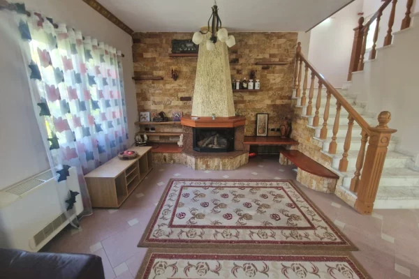 Shtepi ne shitje Shtepi Private ne Durres, 6+1, Mobilimi E mobiluar, Pagesa 210,000  Euro.