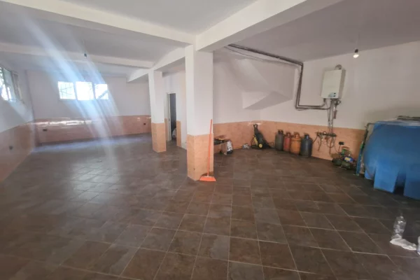 Shtepi ne shitje Shtepi Private ne Durres, 6+1, Mobilimi E mobiluar, Pagesa 210,000  Euro.