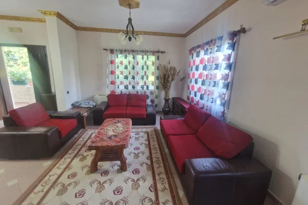 Shtepi ne shitje Shtepi Private ne Durres, 6+1, Mobilimi E mobiluar, Pagesa 210,000  Euro.