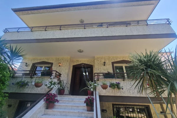 Shtepi ne shitje Shtepi Private ne Durres, 6+1, Mobilimi E mobiluar, Pagesa 210,000  Euro.