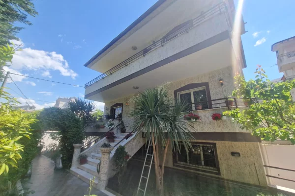 Shtepi ne shitje 6+1 ne Durres - 210,000 Euro