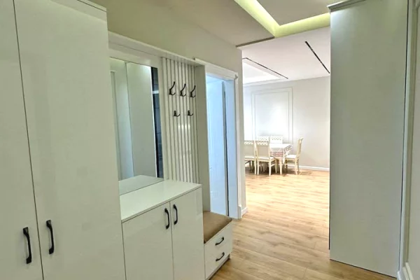 Shtepi me qera Apartament ne Tirane, 2+1, Mobilimi E mobiluar, Pagesa 700  Euro.