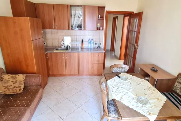 Shtepi me qera Apartament ne Tirane, 2+1, Mobilimi E mobiluar, Pagesa 50,000  Leke.