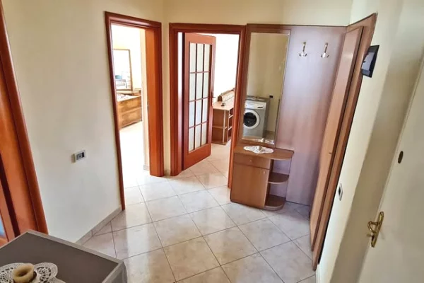 Shtepi me qera Apartament ne Tirane, 2+1, Mobilimi E mobiluar, Pagesa 50,000  Leke.