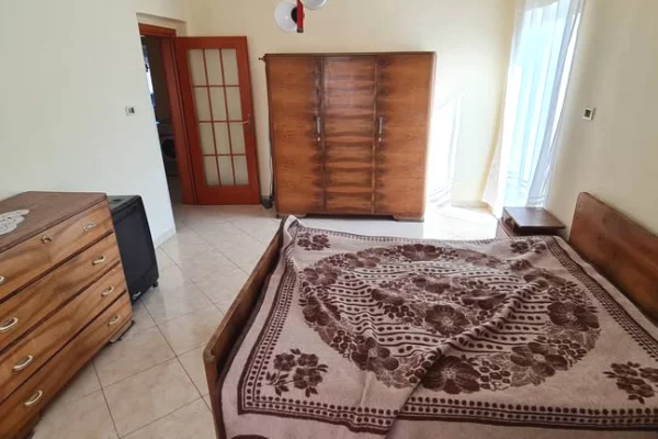 Shtepi me qera Apartament ne Tirane, 2+1, Mobilimi E mobiluar, Pagesa 50,000  Leke.