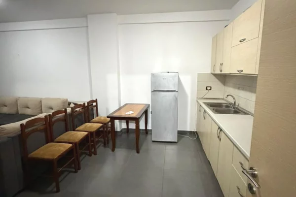 Shtepi me qera Apartament ne Tirane, 2+1, Mobilimi E mobiluar, Pagesa 55,000  Leke.
