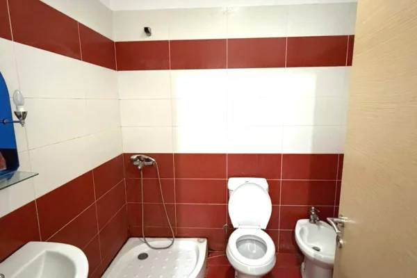 Shtepi me qera Apartament ne Tirane, 2+1, Mobilimi E mobiluar, Pagesa 55,000  Leke.