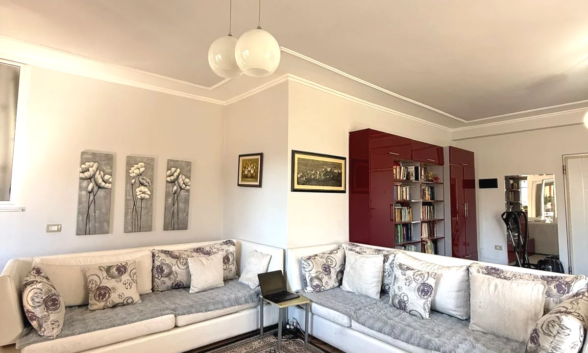 Appartamento in vendita a Tirana 2+1, Arredato