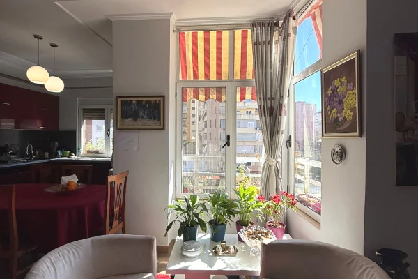 Appartamento in vendita a Tirana 2+1, Arredato