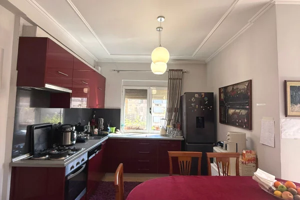 Appartamento in vendita a Tirana 2+1, Arredato