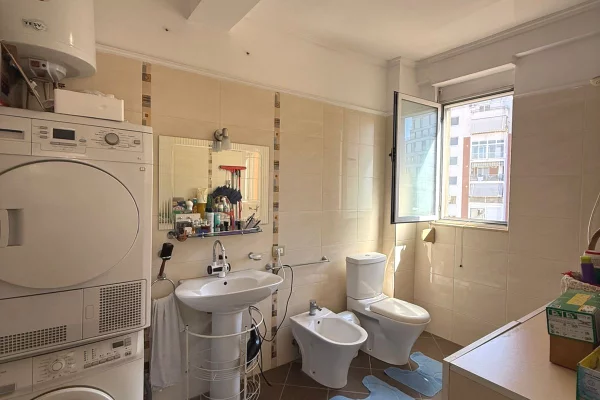 Appartamento in vendita a Tirana 2+1, Arredato