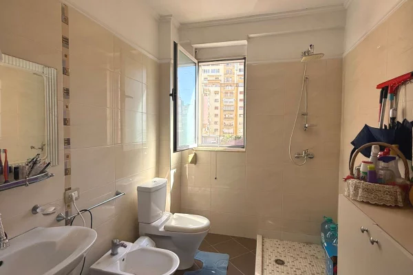 Appartamento in vendita a Tirana 2+1, Arredato