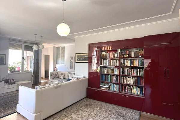 Appartamento in vendita a Tirana 2+1, Arredato