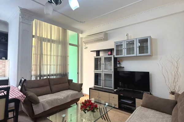 Shtepi me qera 2+1 ne Tirane - 45,000 Leke