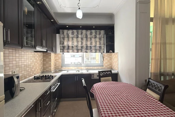 Shtepi me qera Apartament ne Tirane, 2+1, Mobilimi E mobiluar, Pagesa 45,000  Leke.