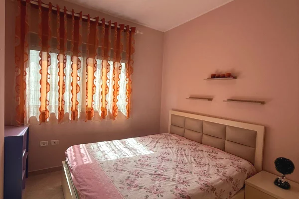 Shtepi me qera Apartament ne Tirane, 2+1, Mobilimi E mobiluar, Pagesa 45,000  Leke.