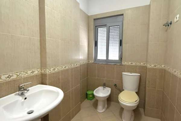 Shtepi me qera Apartament ne Tirane, 2+1, Mobilimi E mobiluar, Pagesa 45,000  Leke.