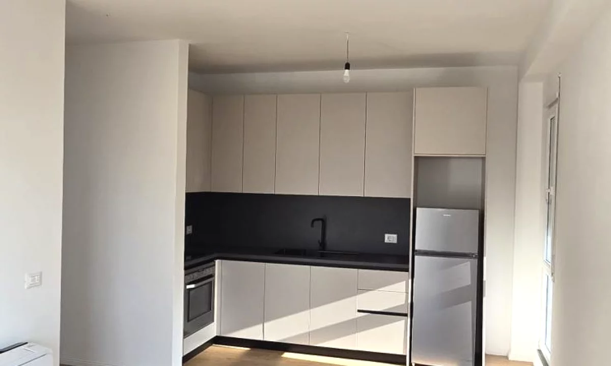 Shtepi me qera Apartament ne Tirane, 2+1, Mobilimi Bosh, pa mobiluar, Pagesa 70,000  Leke.