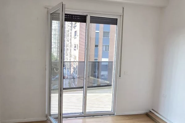 Shtepi me qera Apartament ne Tirane, 2+1, Mobilimi Bosh, pa mobiluar, Pagesa 70,000  Leke.