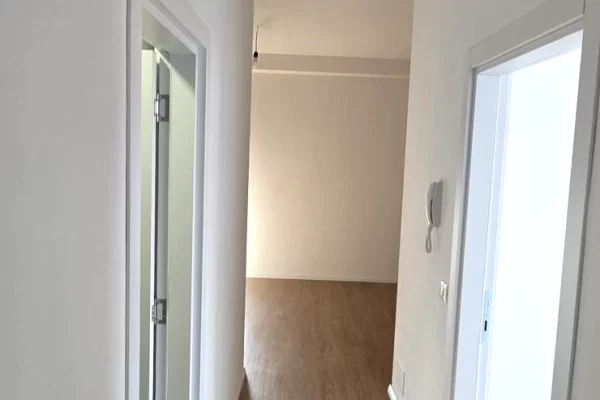 Shtepi me qera Apartament ne Tirane, 2+1, Mobilimi Bosh, pa mobiluar, Pagesa 70,000  Leke.