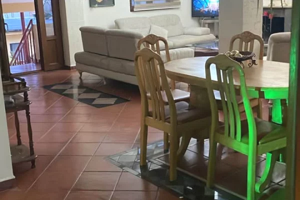 Appartamento in affitto a Tirana 2+1, Arredato