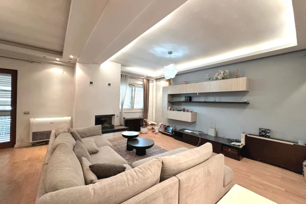 Shtepi ne shitje Apartament ne Tirane, 2+1, Mobilimi E mobiluar, Pagesa 380,000  Euro.