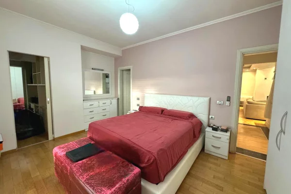 Shtepi ne shitje Apartament ne Tirane, 2+1, Mobilimi E mobiluar, Pagesa 380,000  Euro.
