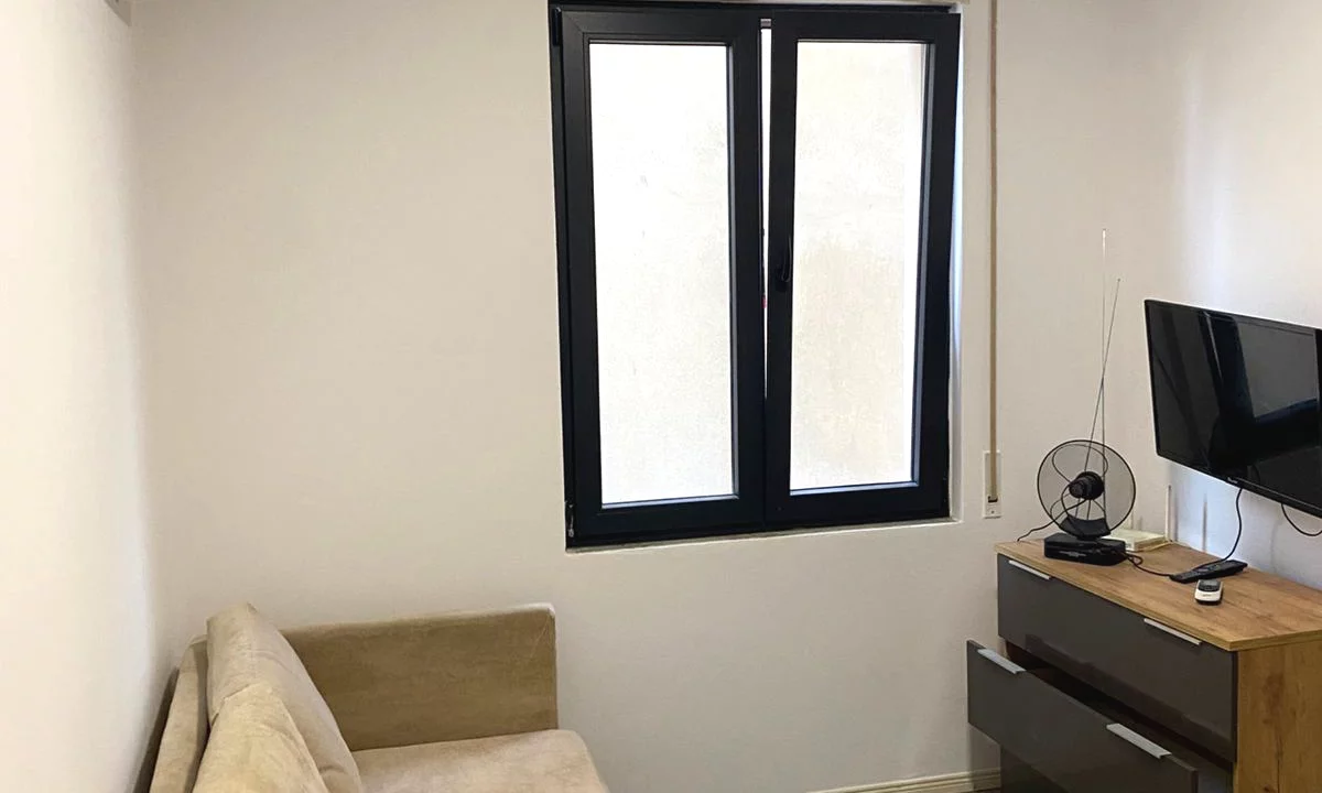 Shtepi me qera Apartament ne Tirane, 1+1, Mobilimi E mobiluar, Pagesa 35,000  Leke.