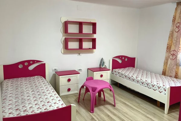 Shtepi me qera Apartament ne Tirane, 2+1, Mobilimi E mobiluar, Pagesa 45,000  Leke.