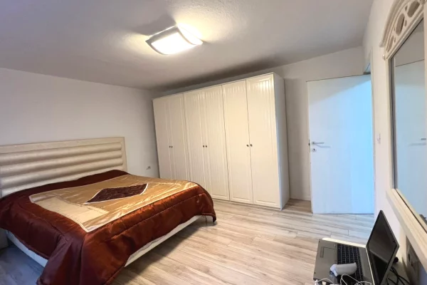 Shtepi me qera Apartament ne Tirane, 2+1, Mobilimi E mobiluar, Pagesa 45,000  Leke.