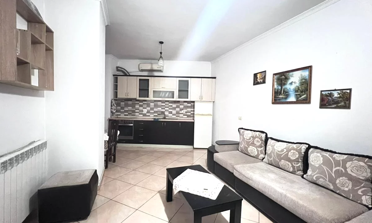 Shtepi me qera Apartament ne Tirane, 1+1, Mobilimi E mobiluar, Pagesa 40,000  Leke.