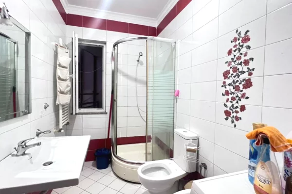 Shtepi me qera Apartament ne Tirane, 1+1, Mobilimi E mobiluar, Pagesa 40,000  Leke.