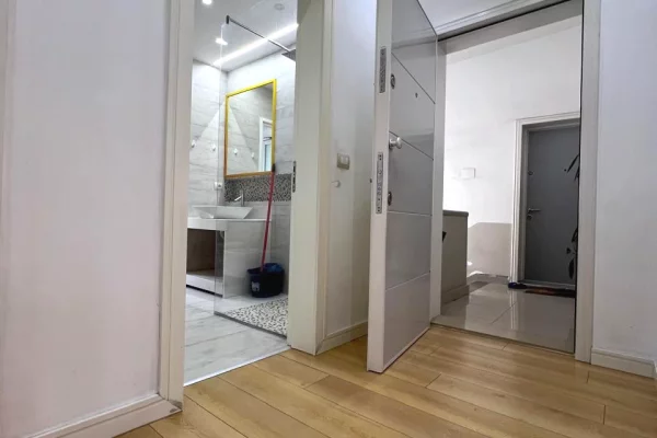 Shtepi ne shitje Apartament ne Tirane, 2+1, Mobilimi E mobiluar, Pagesa 245,000  Euro.