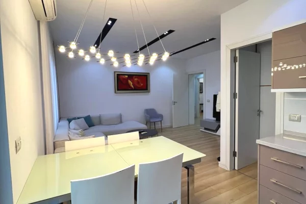 Shtepi ne shitje Apartament ne Tirane, 2+1, Mobilimi E mobiluar, Pagesa 245,000  Euro.