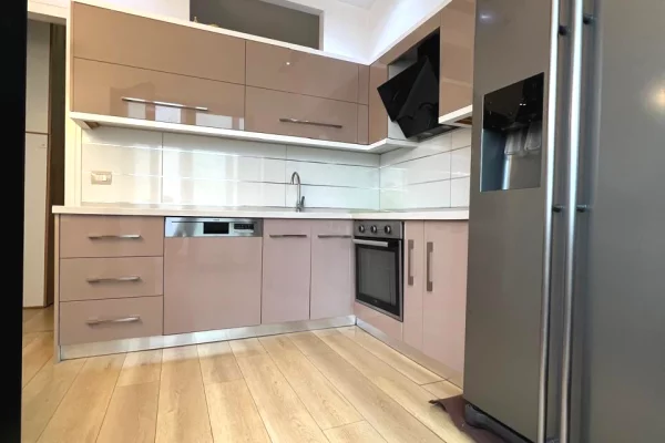 Shtepi ne shitje Apartament ne Tirane, 2+1, Mobilimi E mobiluar, Pagesa 245,000  Euro.