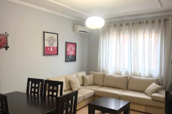 Shtepi me qera Apartament ne Tirane, 1+1, Mobilimi E mobiluar, Pagesa 520  Euro.