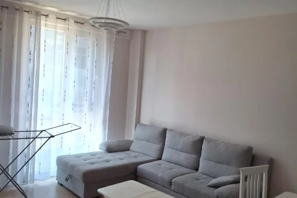 Shtepi me qera Apartament ne Tirane, 2+1, Mobilimi E mobiluar, Pagesa 65,000  Leke.