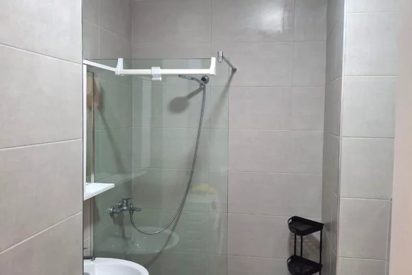 Shtepi me qera Apartament ne Tirane, 2+1, Mobilimi E mobiluar, Pagesa 65,000  Leke.