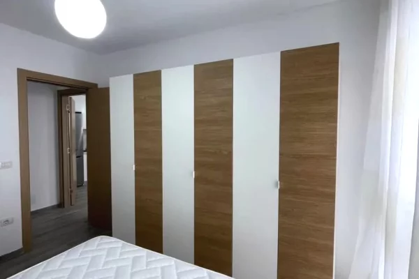 Shtepi me qera Apartament ne Tirane, 3+1, Mobilimi E mobiluar, Pagesa 50,000  Leke.