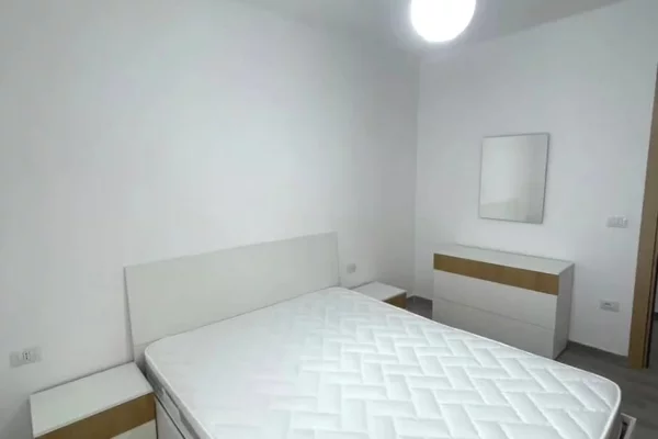 Shtepi me qera Apartament ne Tirane, 3+1, Mobilimi E mobiluar, Pagesa 50,000  Leke.