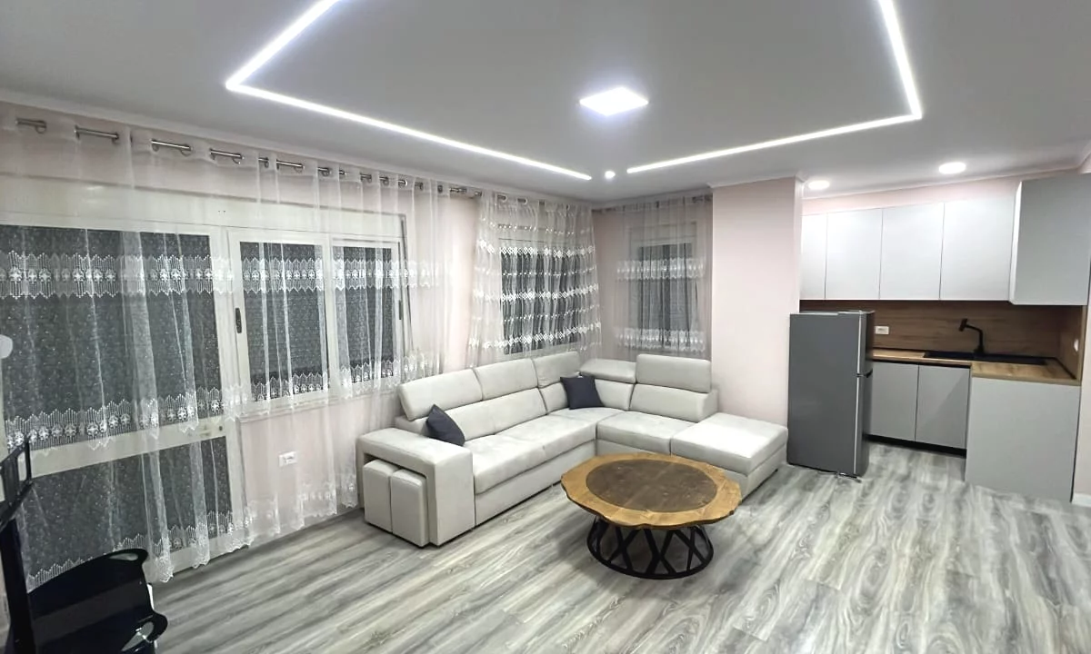 Shtepi ne shitje Apartament ne Tirane, 1+1, Mobilimi E mobiluar, Pagesa 190,000  Euro.
