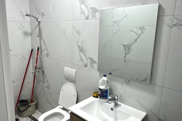 Shtepi ne shitje Apartament ne Tirane, 1+1, Mobilimi E mobiluar, Pagesa 190,000  Euro.