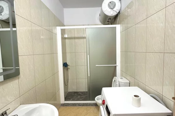 Shtepi me qera Apartament ne Tirane, 1+1, Mobilimi E mobiluar, Pagesa 450  Euro.
