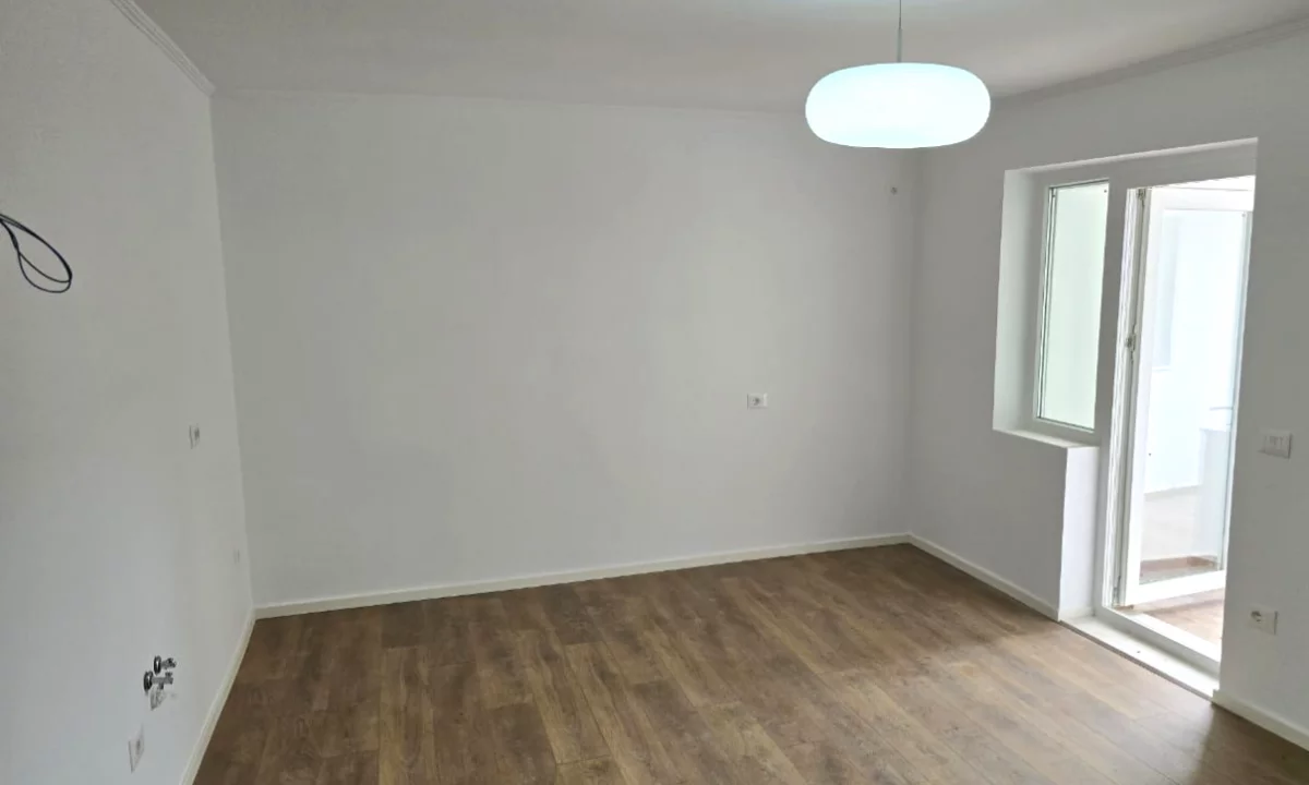 Shtepi ne shitje Apartament ne Tirane, 1+1, Mobilimi Bosh, pa mobiluar, Pagesa 115,000  Euro.
