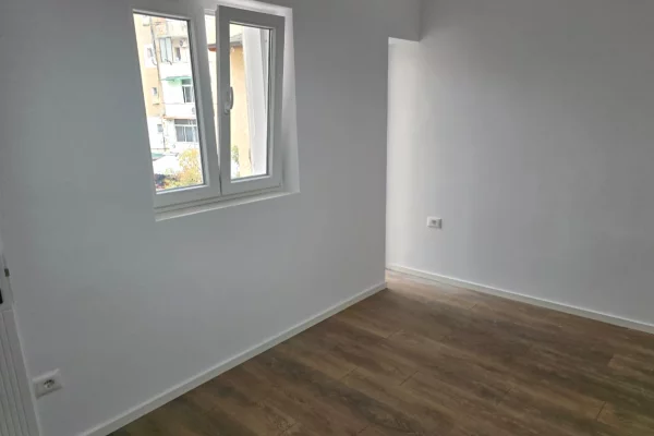 Shtepi ne shitje Apartament ne Tirane, 1+1, Mobilimi Bosh, pa mobiluar, Pagesa 115,000  Euro.