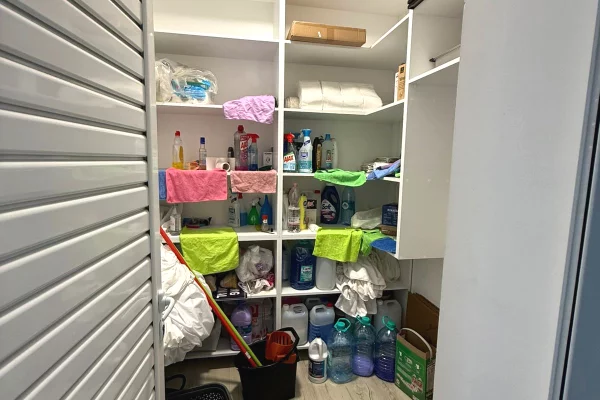 Shtepi ne shitje Apartament ne Tirane, 1+1, Mobilimi E mobiluar, Pagesa 175,000  Euro.