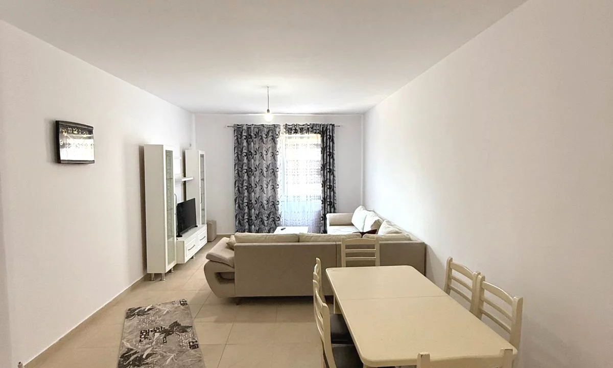 Shtepi ne shitje Apartament ne Tirane, 3+1, Mobilimi E mobiluar, Pagesa 250,000  Euro.