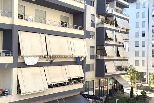 Shtepi ne shitje Apartament ne Tirane, 3+1, Mobilimi E mobiluar, Pagesa 250,000  Euro.