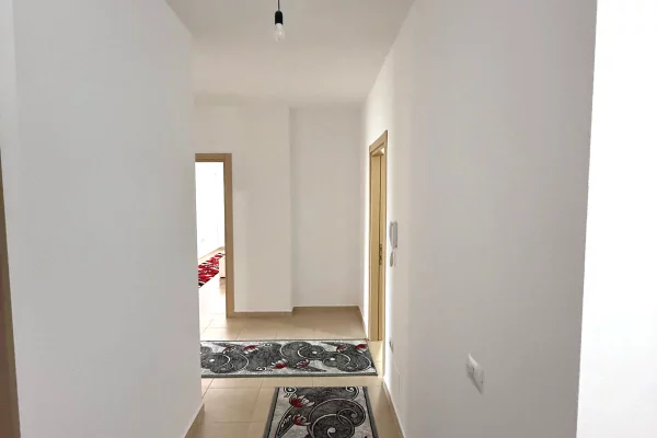 Shtepi ne shitje Apartament ne Tirane, 3+1, Mobilimi E mobiluar, Pagesa 250,000  Euro.