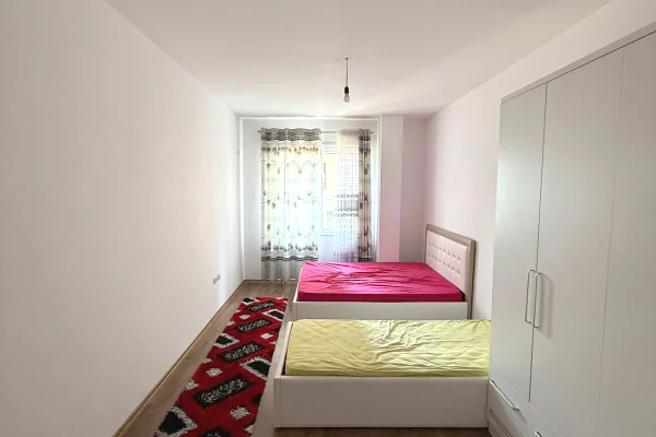 Shtepi ne shitje Apartament ne Tirane, 3+1, Mobilimi E mobiluar, Pagesa 250,000  Euro.